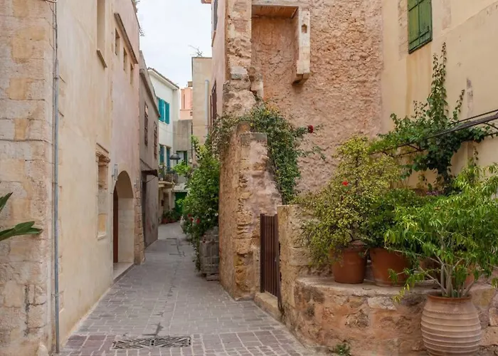 History And Charm La Canée