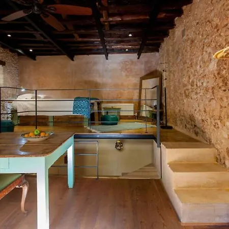 History And Charm * La Canée