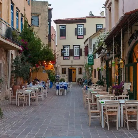 History And Charm דירה